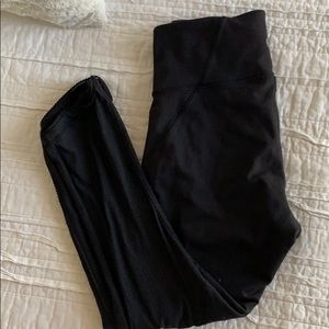 Black crop lululemon!